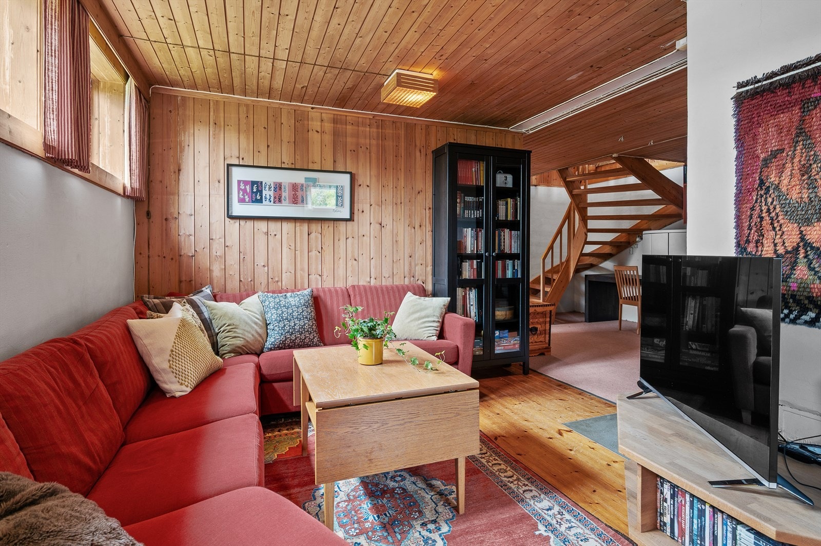 Kjellerstuen og gang er til sammen på romslige 35m². Galleribilde