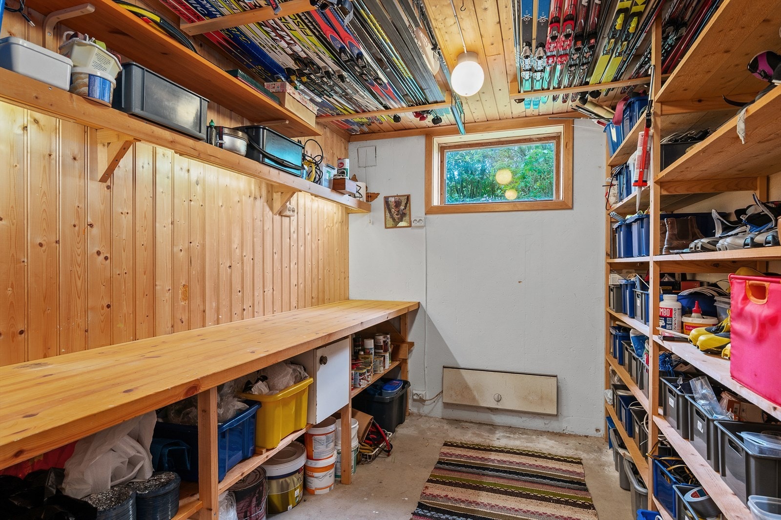 I kjelleren finner du også en to praktiske boder på totalt 11m². Galleribilde