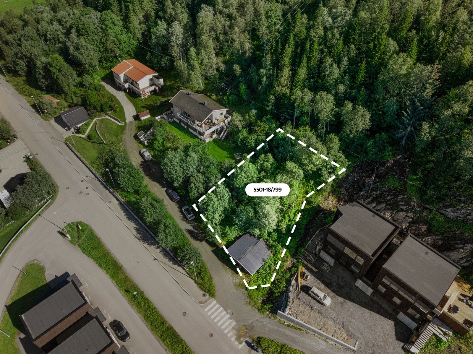 Eiendommen er regulert til boligformål og ligger ikke innenfor fortetningsområdet.