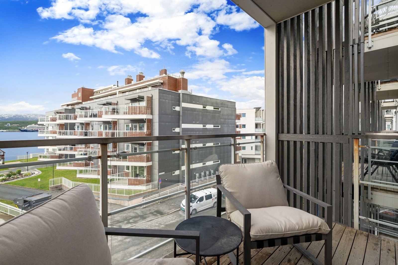 Plass til en spisegruppe - Her kan du nyte morgenkaffen!