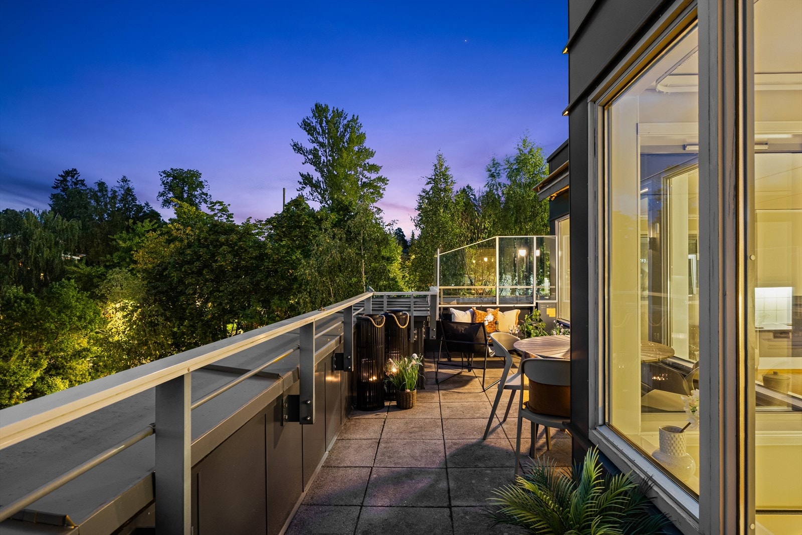 Leiligheten kan skilte med en herlig terrasse på ca. 16 kvm med fantastiske solforhold. Galleribilde