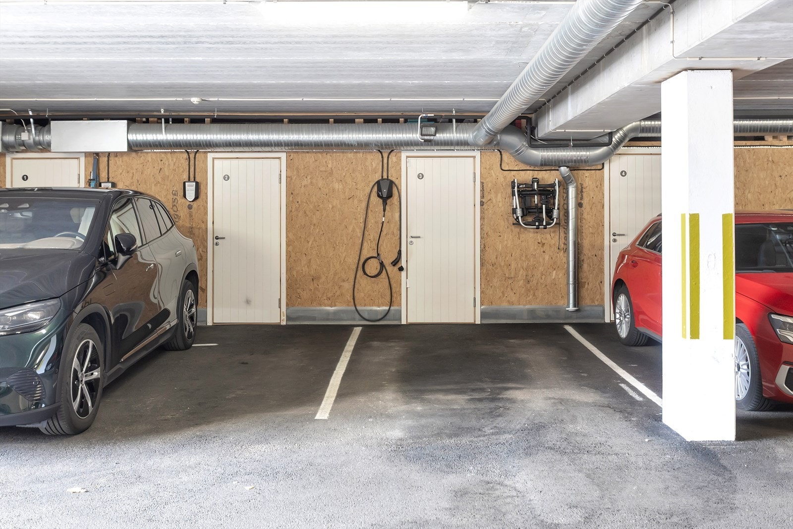Garasjeplass med tilhørende bod. Galleribilde