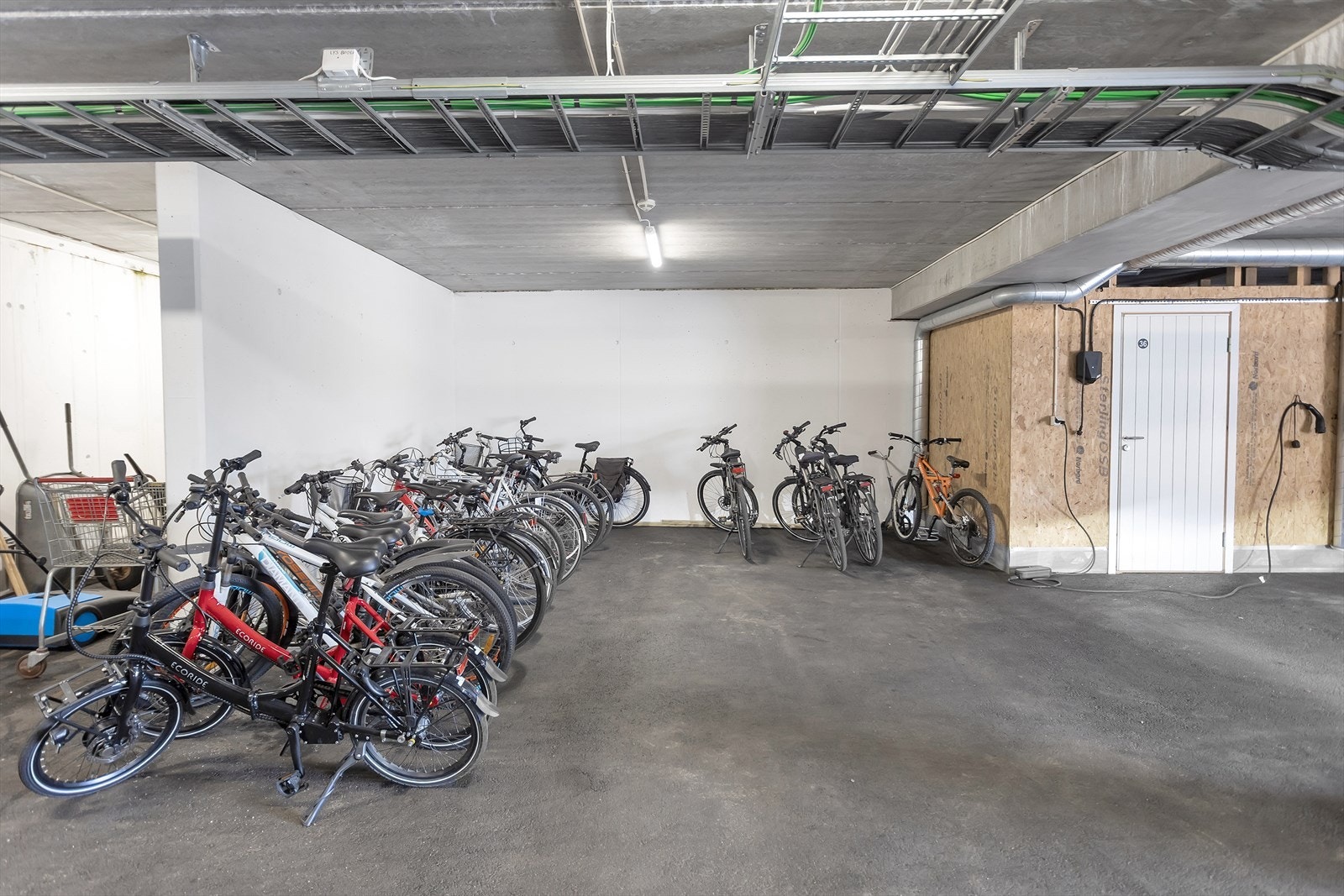 Felles sykkelparkering. Galleribilde