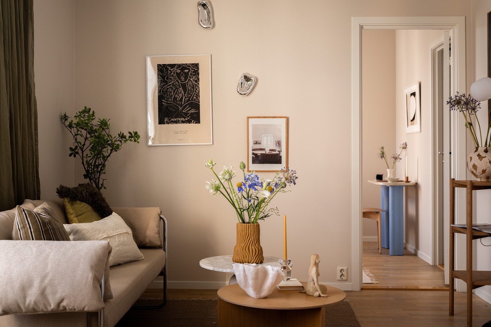 Fra stuen er det inngang til soverommet Galleribilde