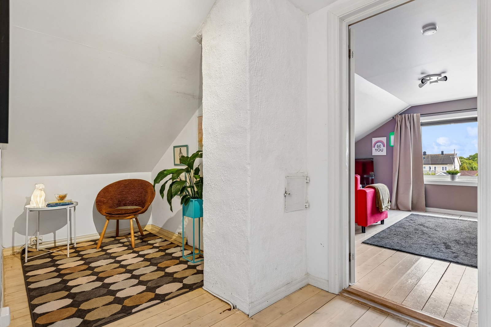 En innbydende gang som binder rommene sammen på en fin måte. Galleribilde