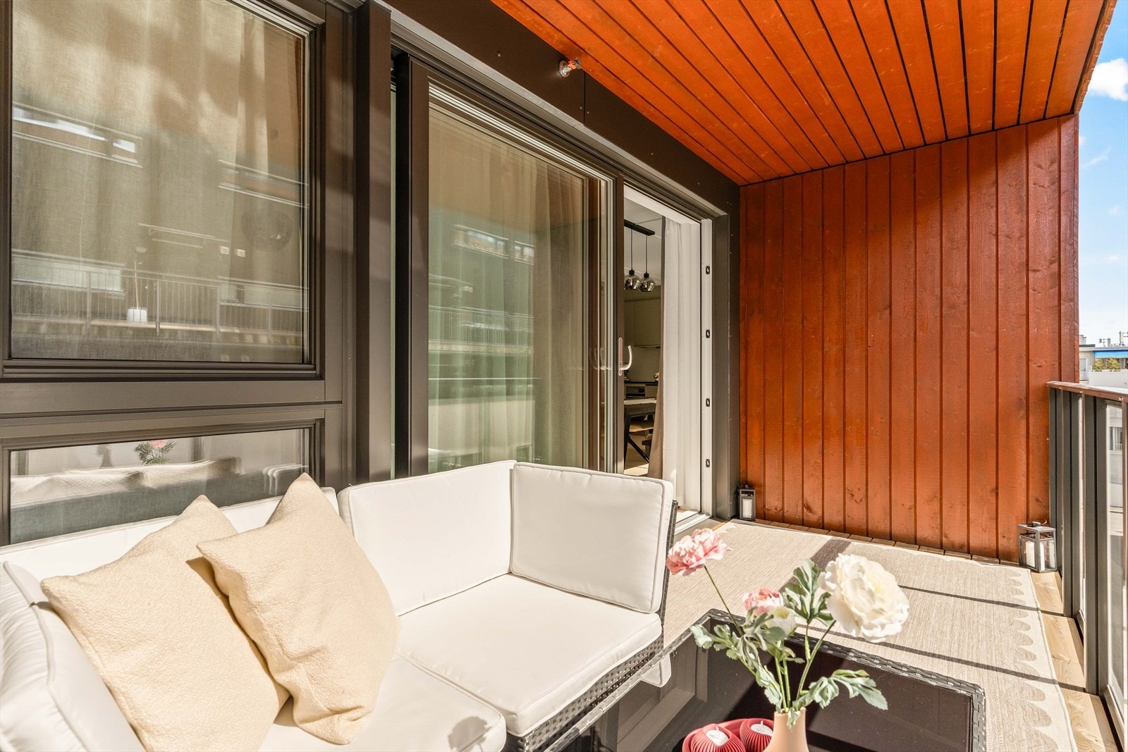 Stor balkong med god plass til møblering og hyggelige sommerkvelder. Galleribilde