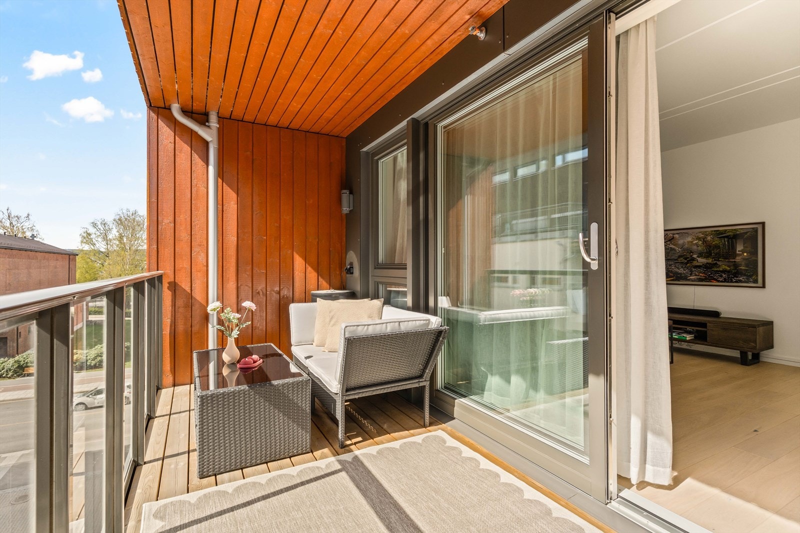 Balkongen er på ca. 7 kvm og har god plass til sittegruppe, grill og beplantning. Galleribilde