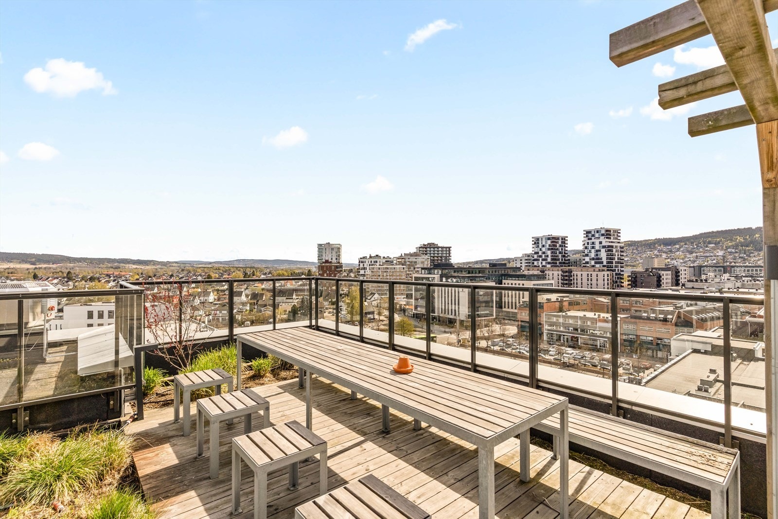 Takterrasse med spektakulær utsikt - her kan du virkelig nyte livet. Galleribilde