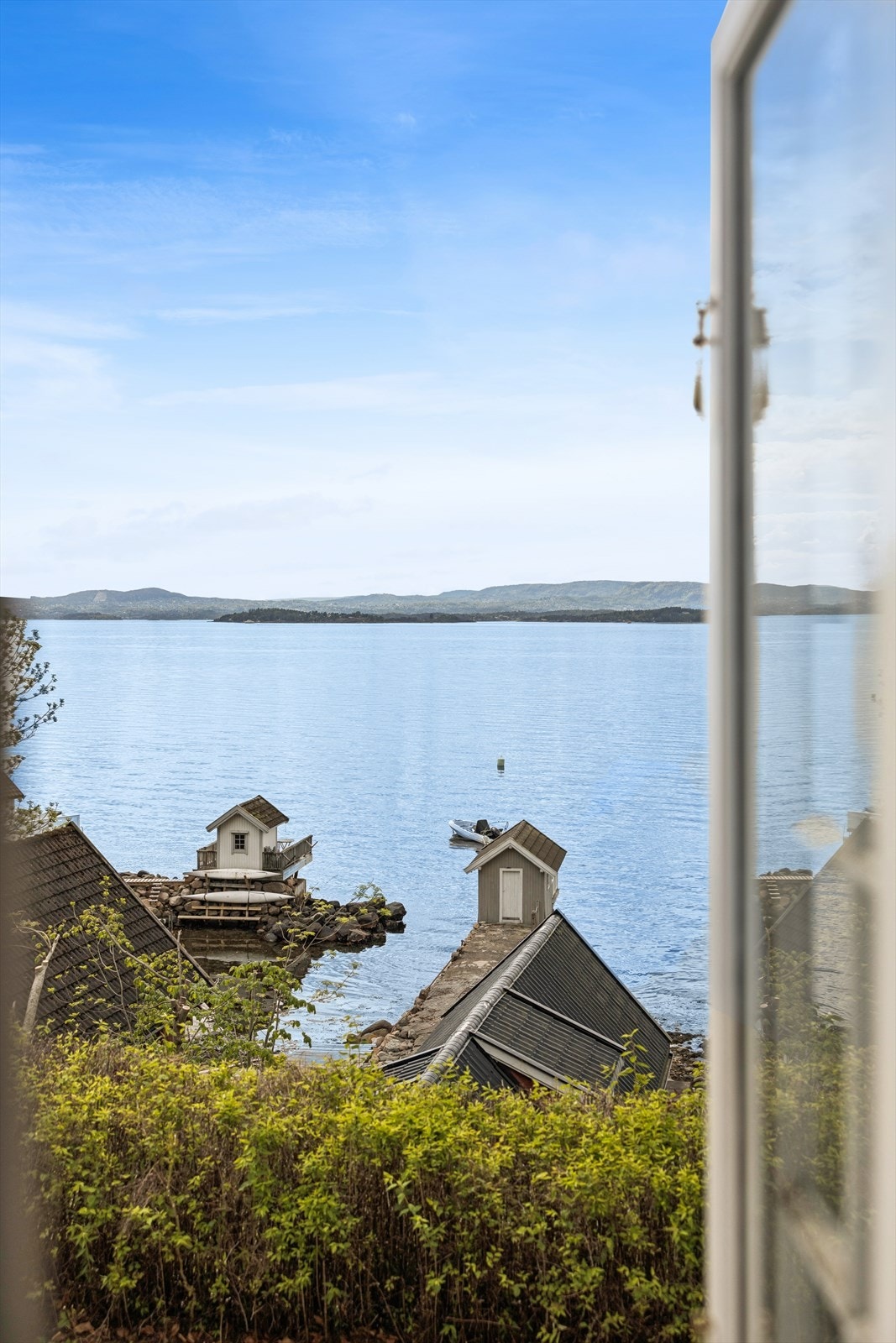 Utsikt fra et av vinduene i andre etasje. Galleribilde