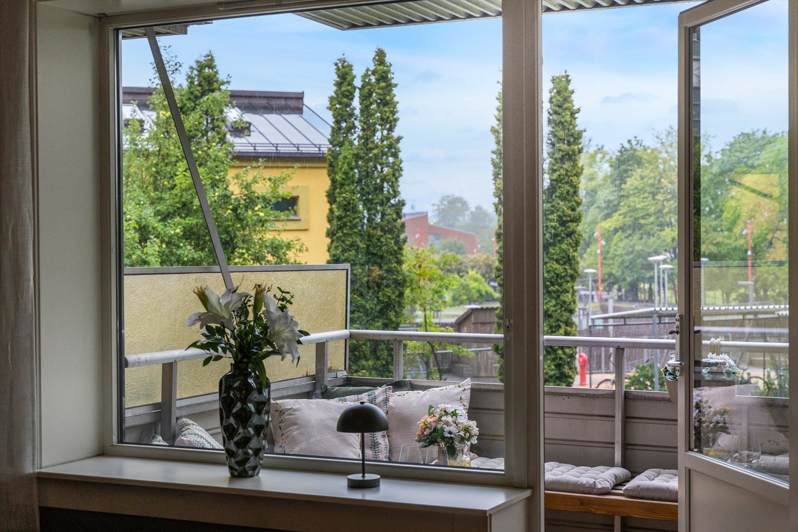 Fra stuen er det utgang til en vestvendt balkong på ca. 7 m². Galleribilde