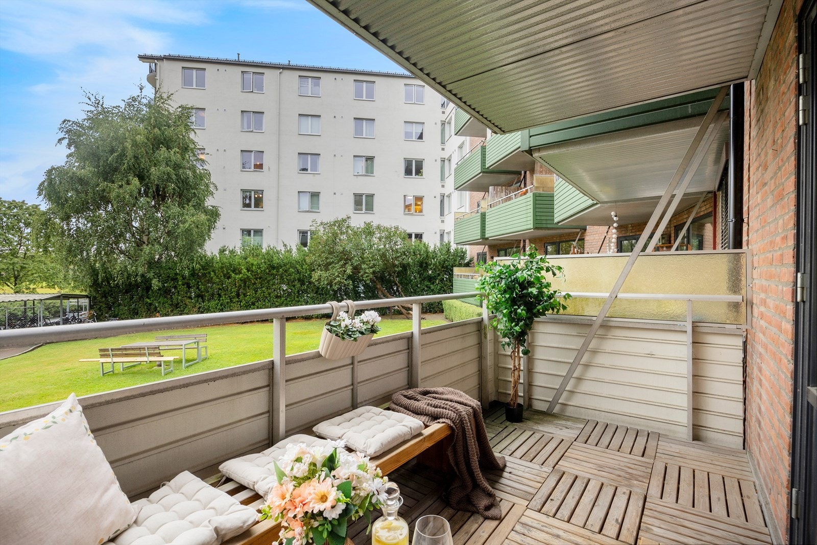 Her kan ettermiddagssolen nytes i hyggelige omgivelser. Galleribilde