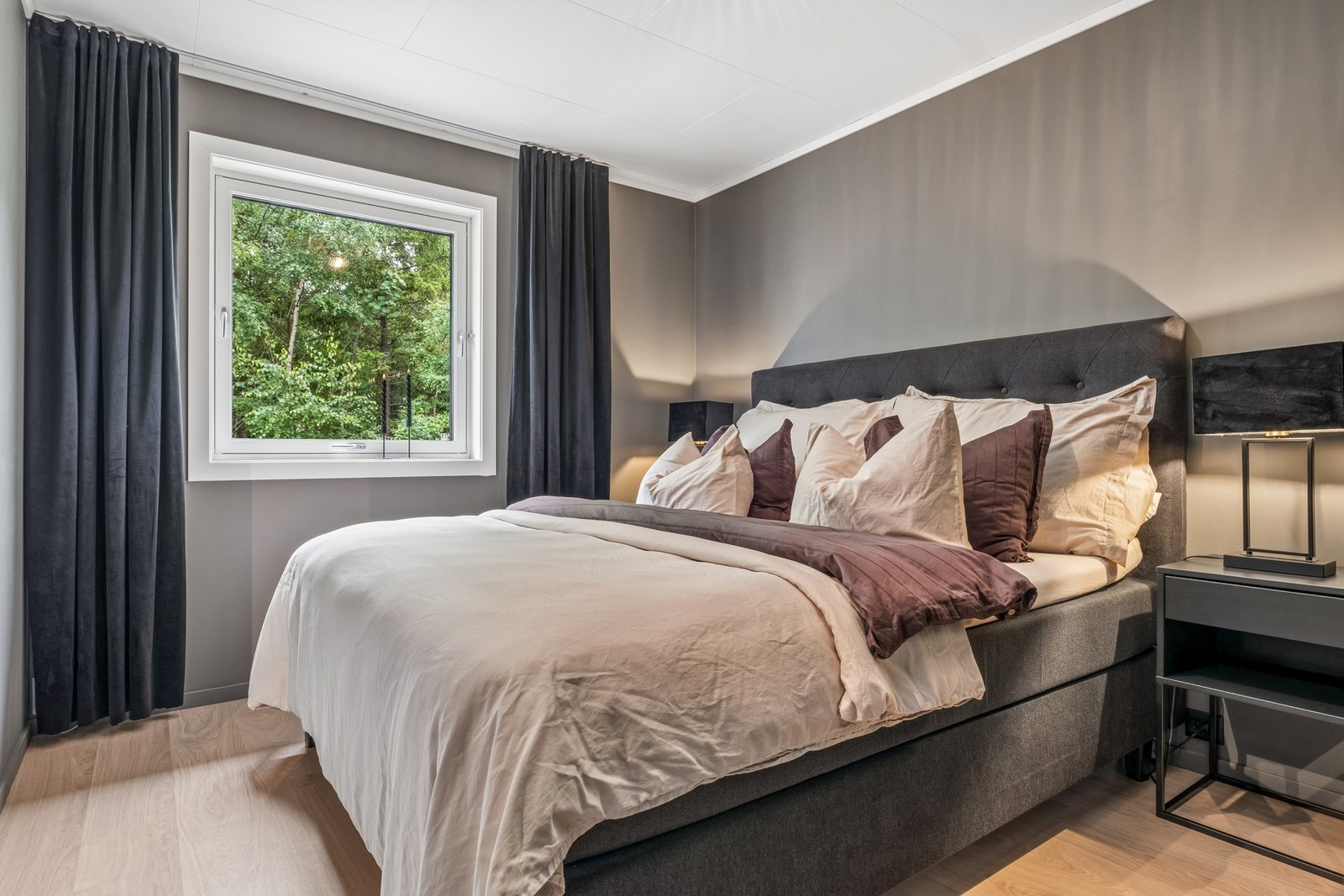 Soverommet har en stor garderobe. Galleribilde