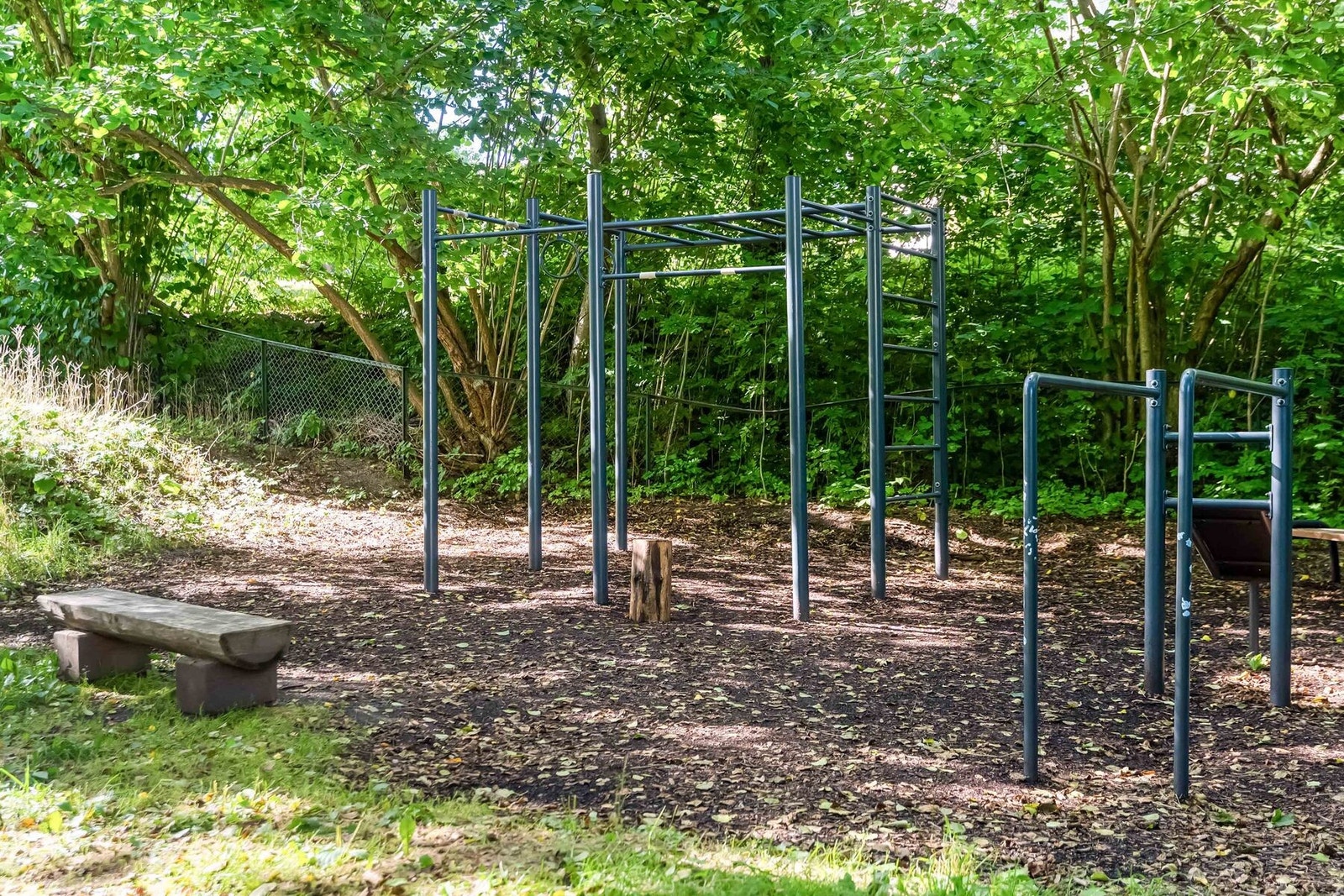Mellom nabosameiene er det nylig bygget en tuftepark for beboerne. Galleribilde