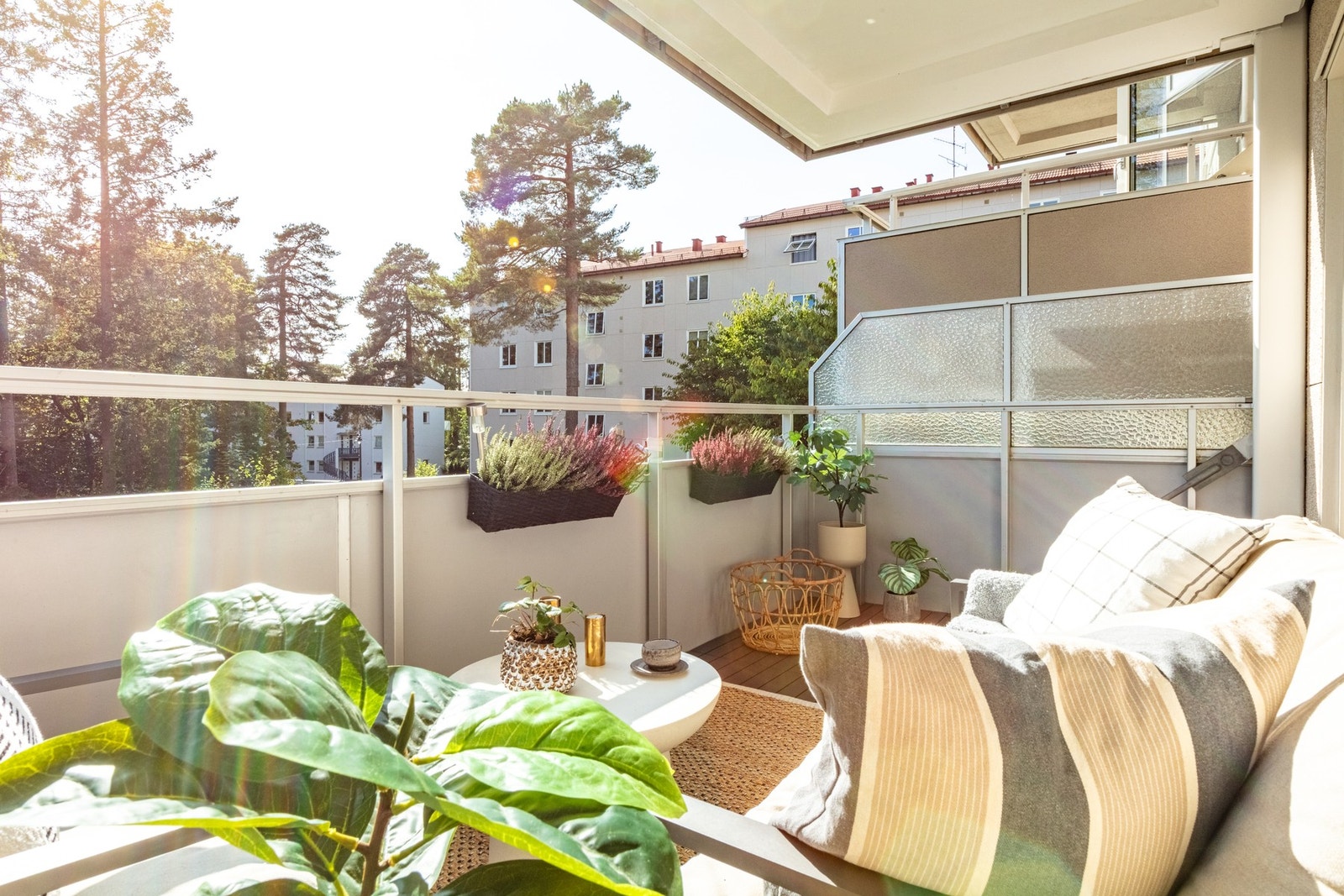 Dette er en tiltalende 4-roms selveierleilighet beliggende i et attraktiv og barnevennlig område på Eiksmarka/Østerås. Galleribilde