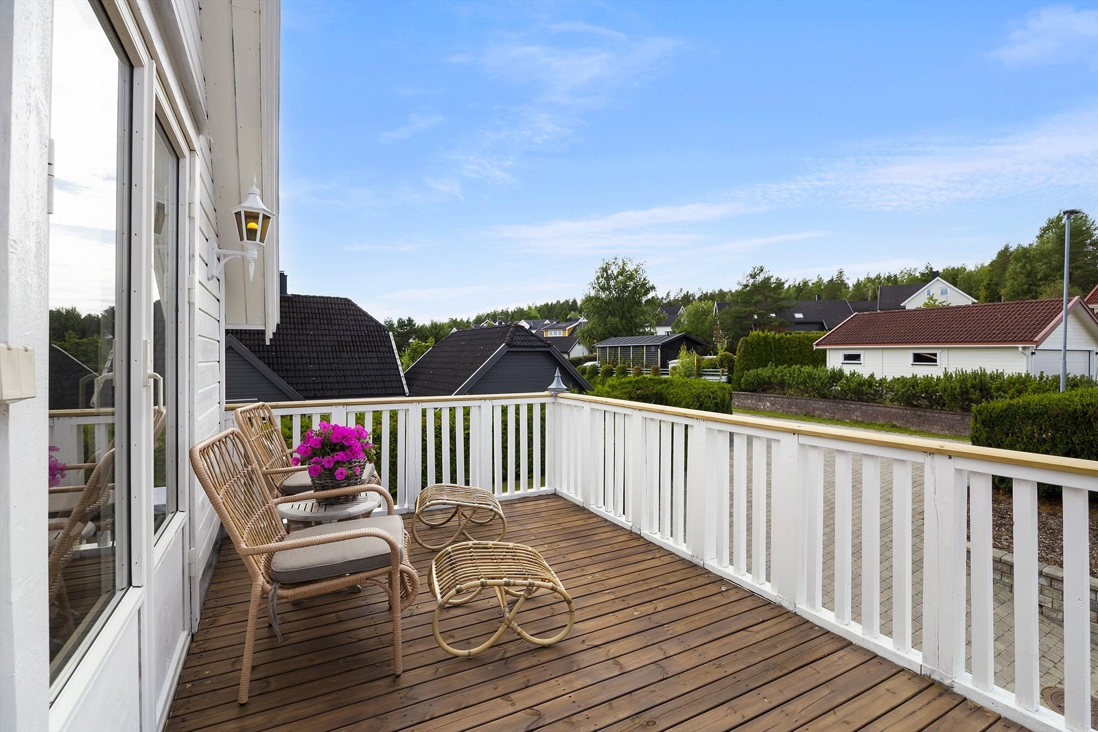 Fra loftstuen har du enkel tilgang til balkongen. Galleribilde