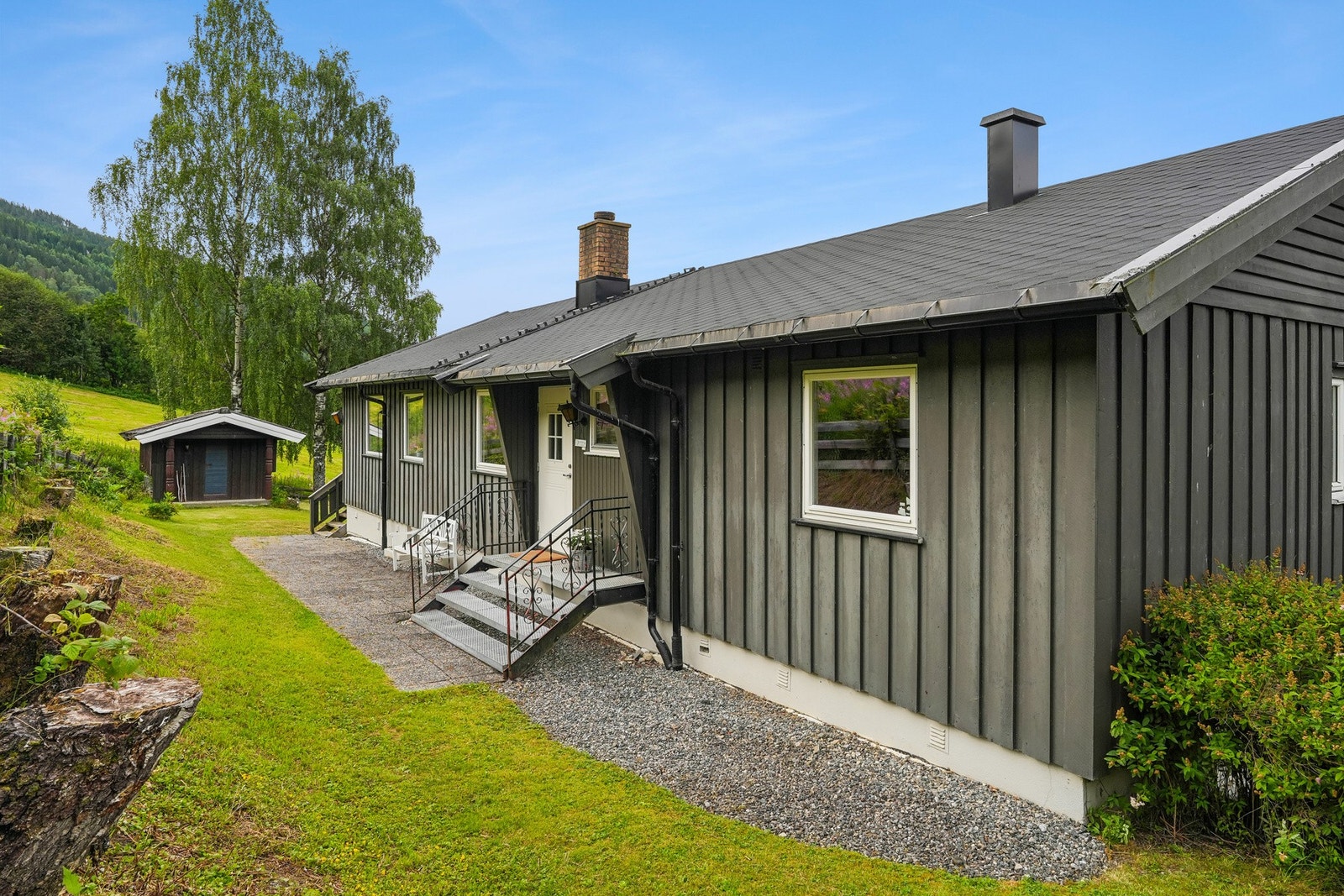 Eneboligen ble bygd i 1973, og har blitt jevnlig oppgradert og modernisert Galleribilde