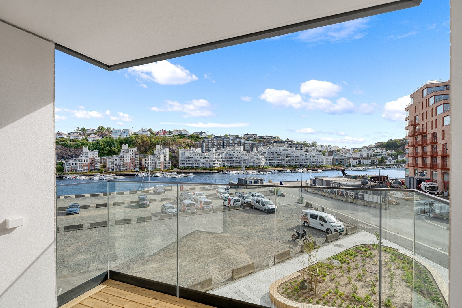 Parkeringsplassen er regulert til boligbebyggelse. Kontakt megler for mer info Galleribilde