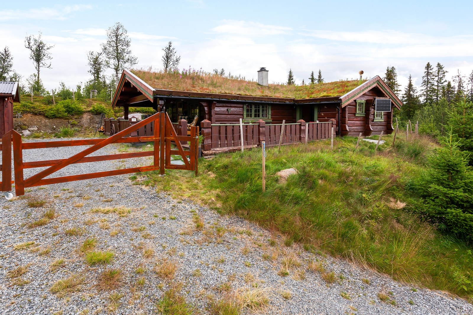 Flott og sjarmerende tømmerhytte oppført i 2005. Galleribilde