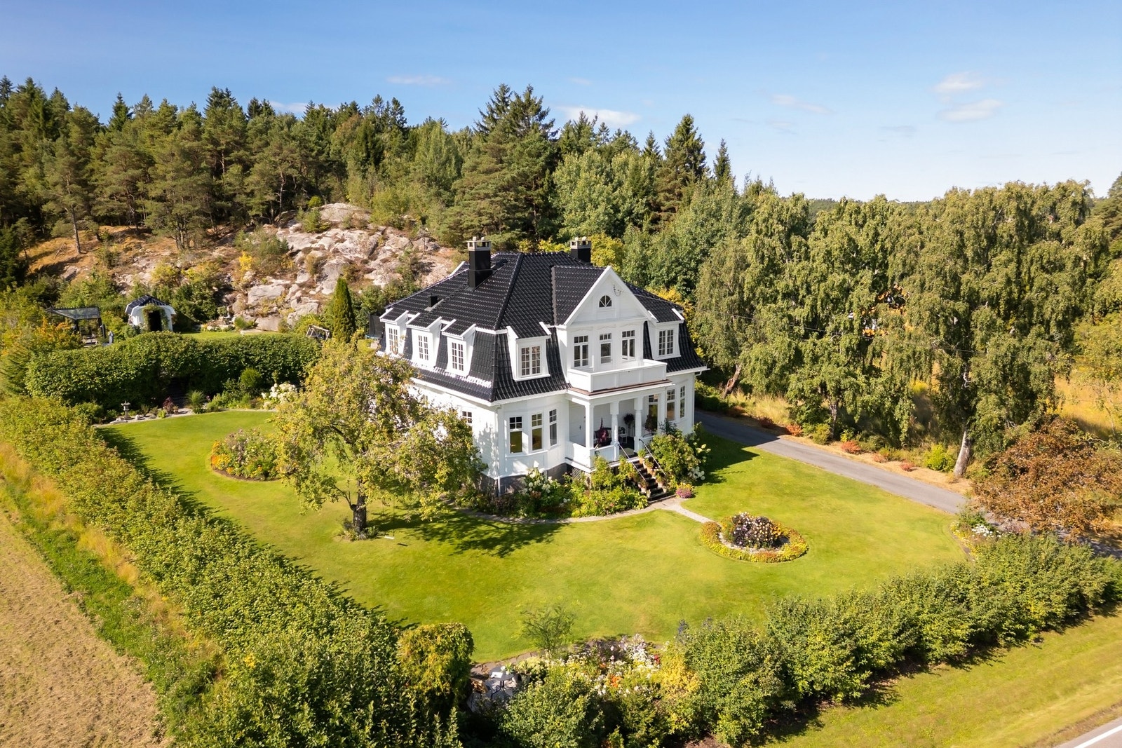Et hjem for generasjoner. Velkommen til en hyggelig visning i Stasjonsveien 109! Galleribilde