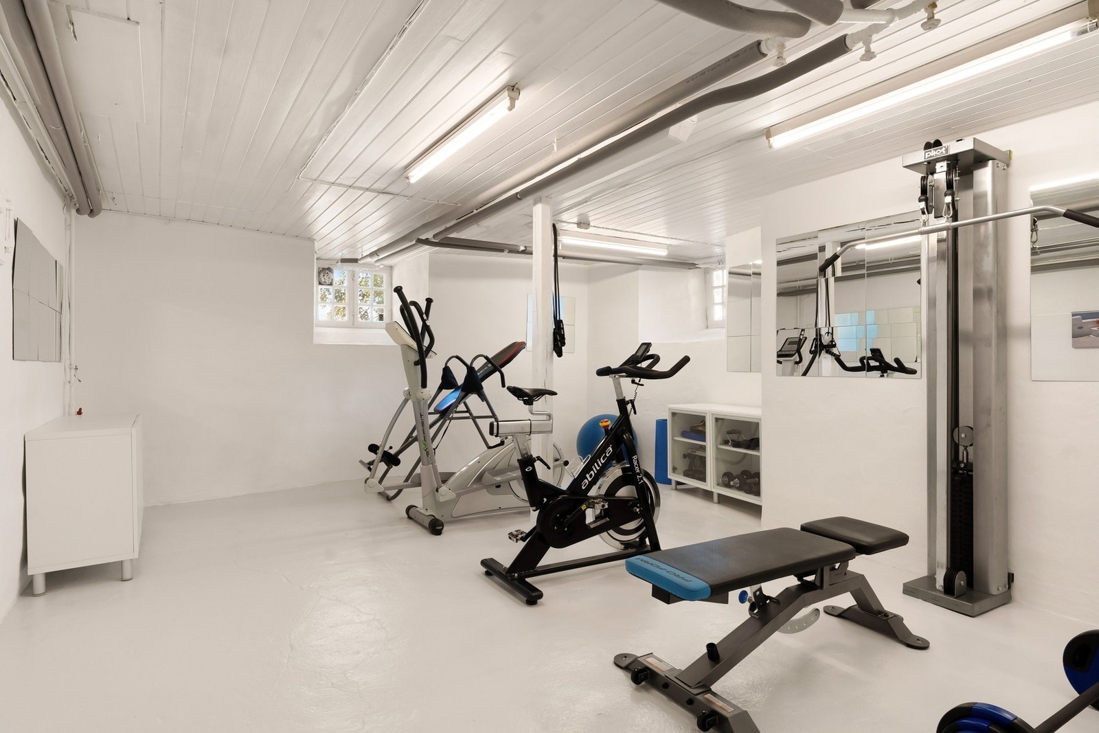 Her får du ditt eget treningsrom, med god plass til både styrke, kondisjon og egentid hele året. Galleribilde