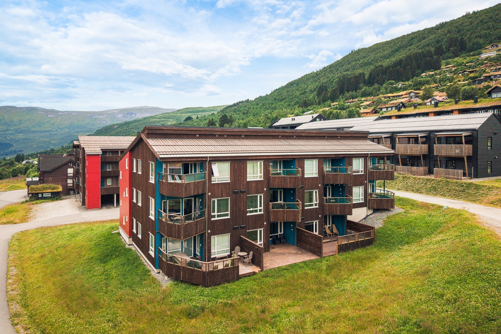 Fra leiligheten er det kort vei til ski-in/ski-out alpinanlegget, langrennsløyper og alt av fasiliteter i fjellandsbyen Galleribilde