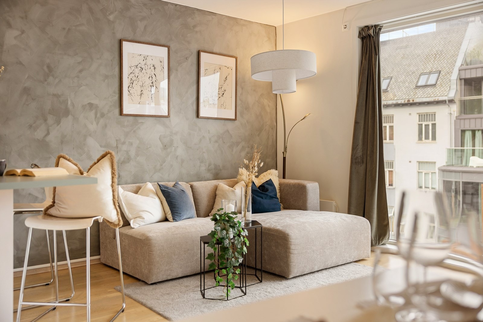 Lys og moderne 3-roms leilighet i 5.etasje med heisadkomst. Galleribilde