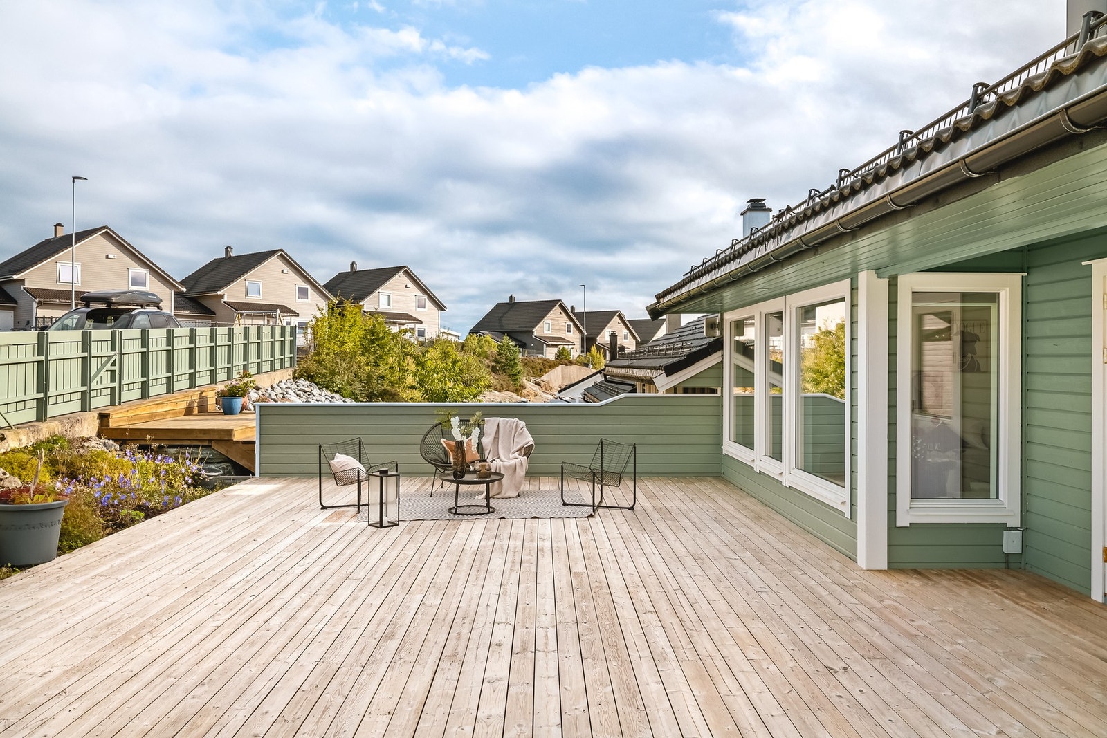 Fra stuen i 2.etasje er det utgang til en stor terrasse på hele 112 kvm Galleribilde