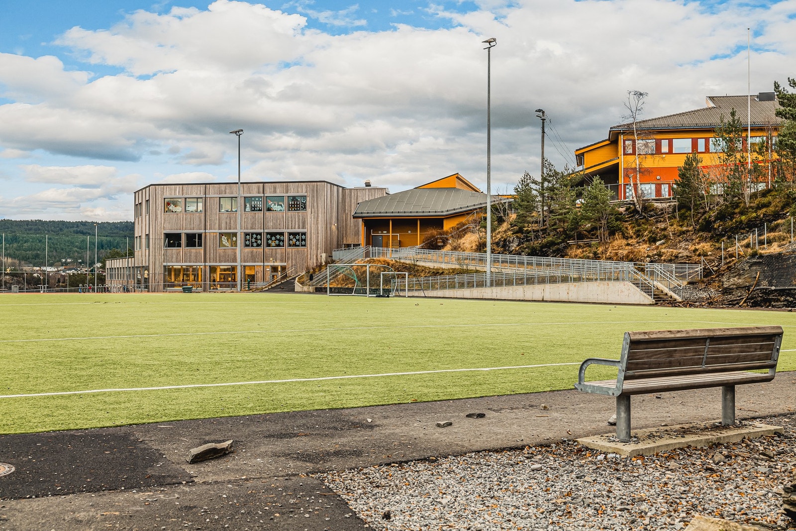 Tveit skole finner du innen gangavstand Galleribilde