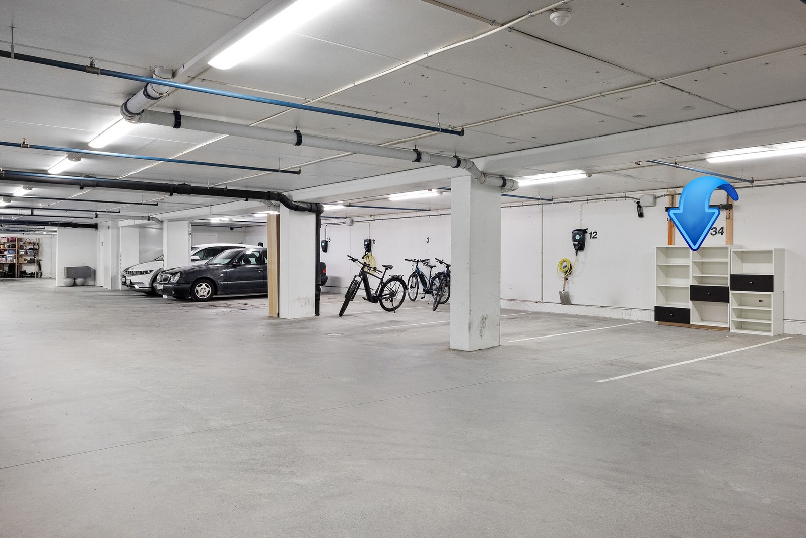 Til leiligheten følger en egen parkeringsplass i felles garasjeanlegg i byggets 1.etasje Galleribilde