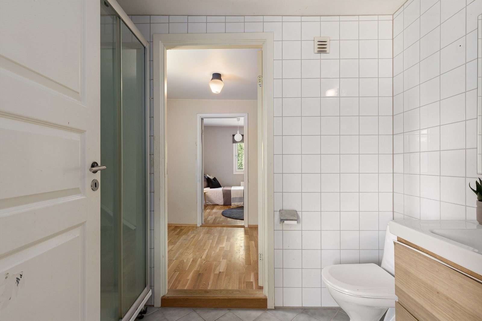 Badet har eldre standard og kjøper må påregne modernisering. Galleribilde
