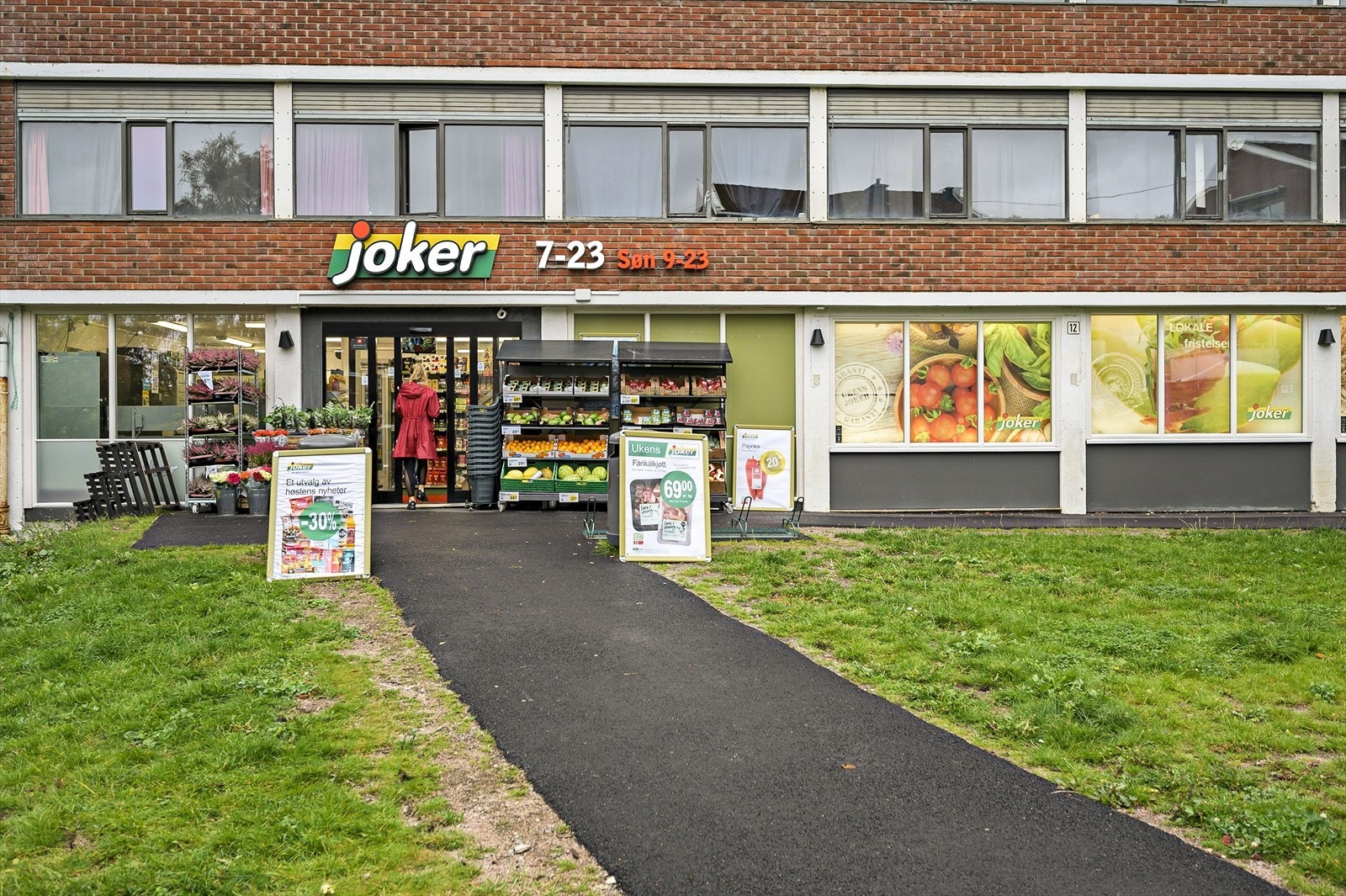 Fra leiligheten er det kun 2-3 minutters gange til søndagsåpne Joker Galleribilde