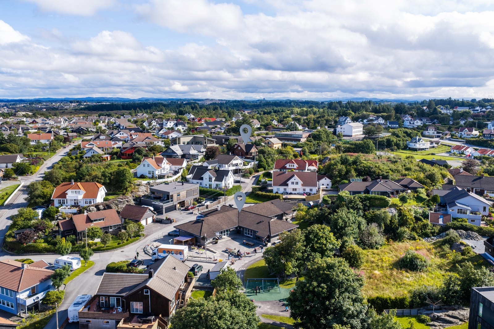 - Boligen ligger midt i mellom skole og barnehage - Galleribilde