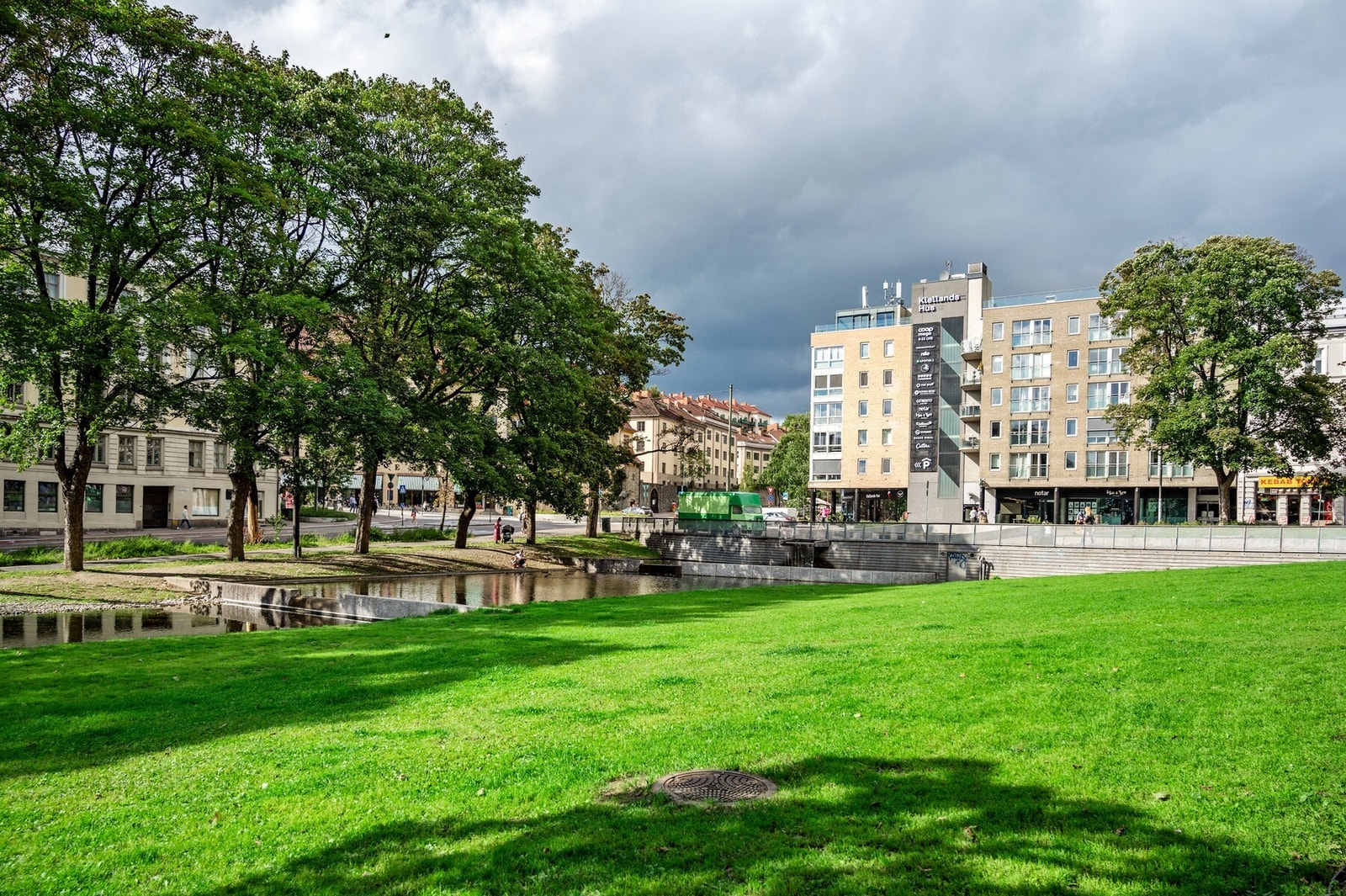 Grønne og hyggelige omgivelser ved Alexander Kiellands plass Galleribilde