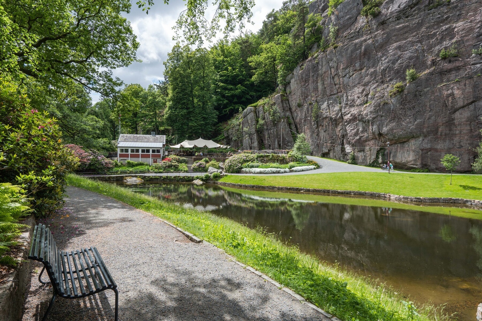 - Fra leiligheten er det umiddelbar nærhet til fantastiske og populære Ravnedalen - Galleribilde