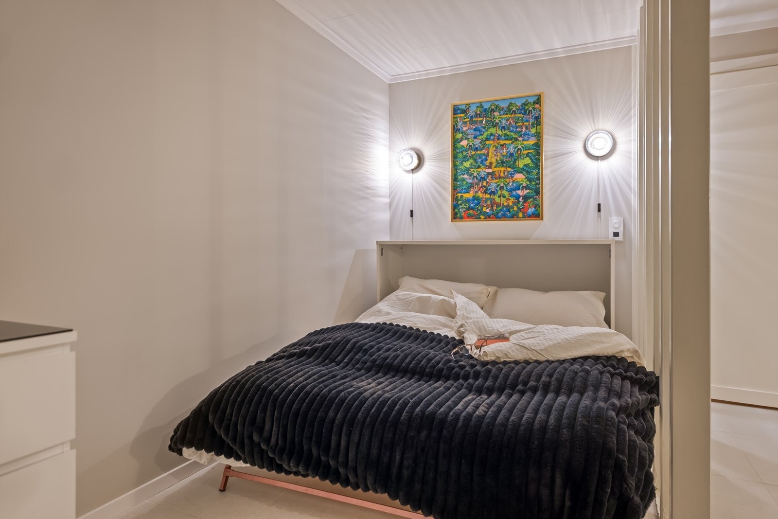 Det er elektriske varmekabler i hele kjelleren, med unntak av boden. Galleribilde