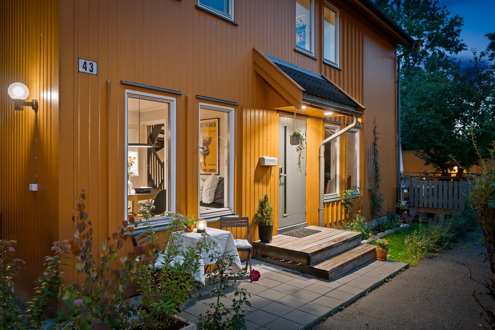 Denne boligen er den eneste eneboligen i sameiet, noe som gjør den til en særpreget og sjelden boligtype innen sameiets bebyggelse. Galleribilde