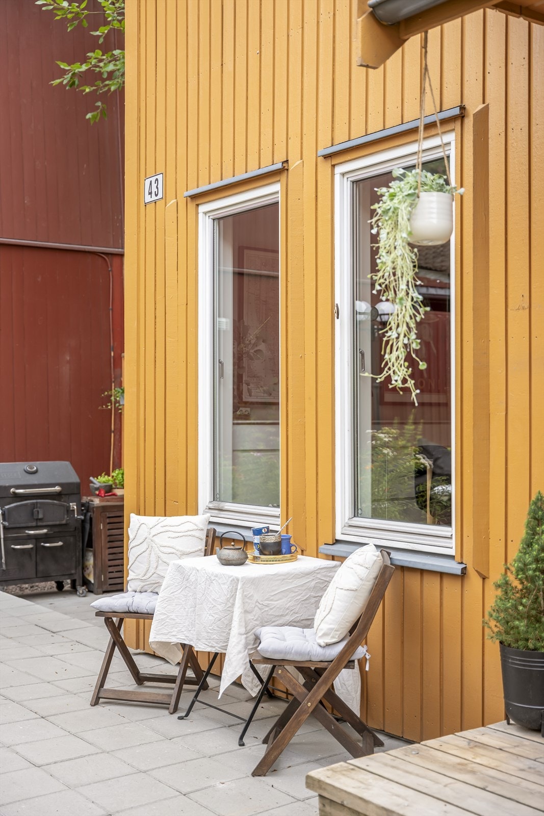 Fin plass å slappe av på etter arbeid i hagen på ettermiddagen. Galleribilde