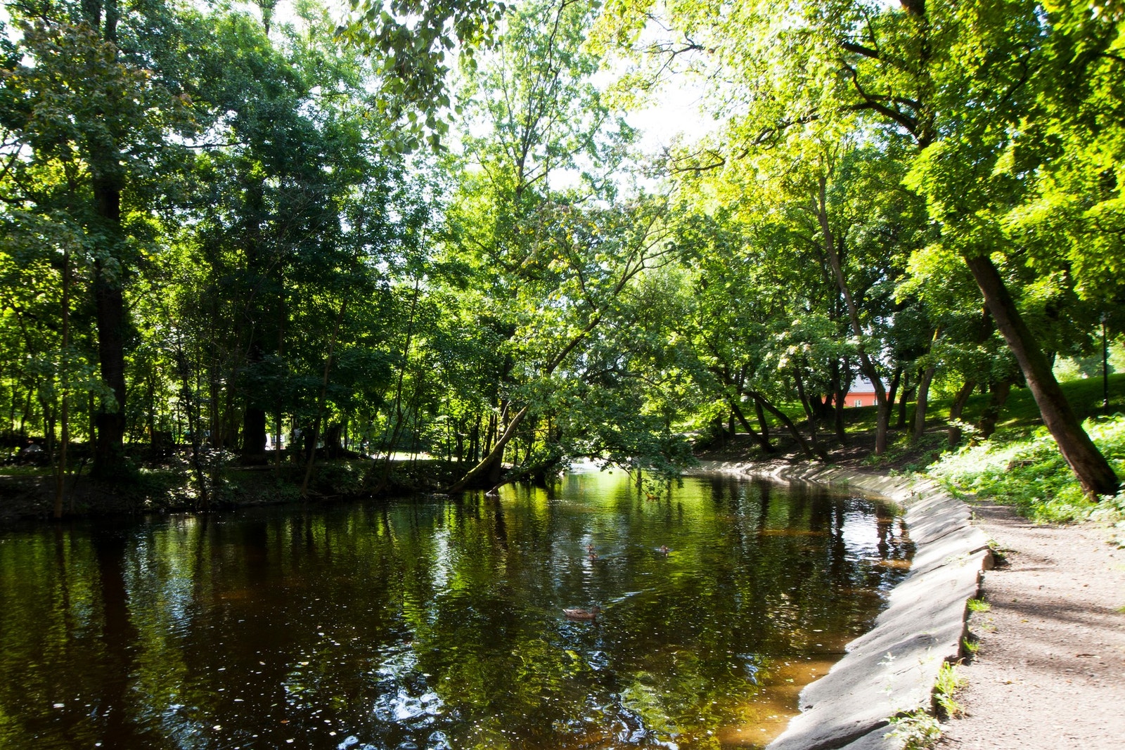 Akerselva ligger like i nærheten og byr på flotte tur- og rekreasjonsmuligheter året rundt. Galleribilde