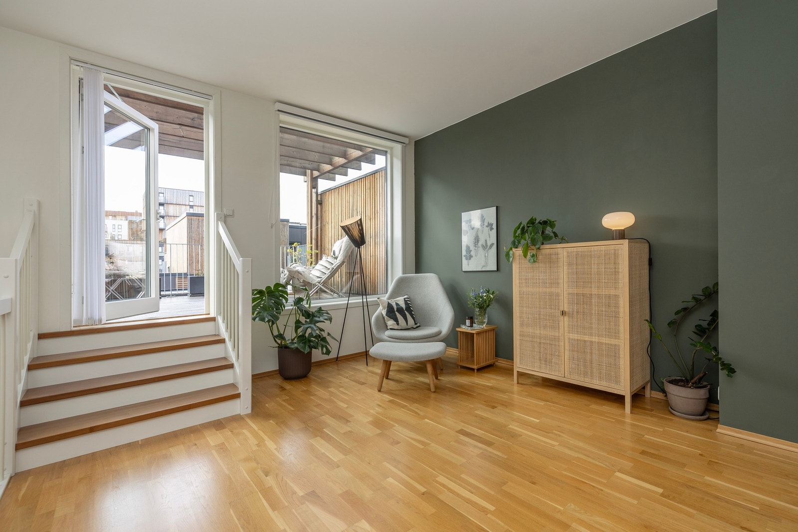 Loftstue med utgang til skjermet takterrasse Galleribilde