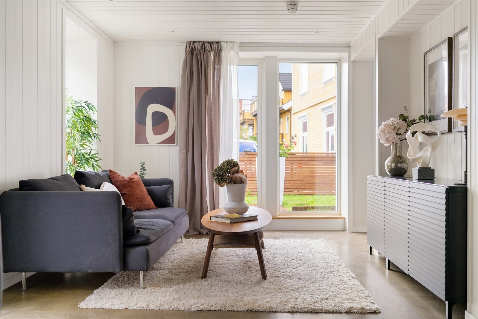 Oppholdsrommet består av kjøkken og stue i åpenløsning på ca. 23 kvm. Galleribilde