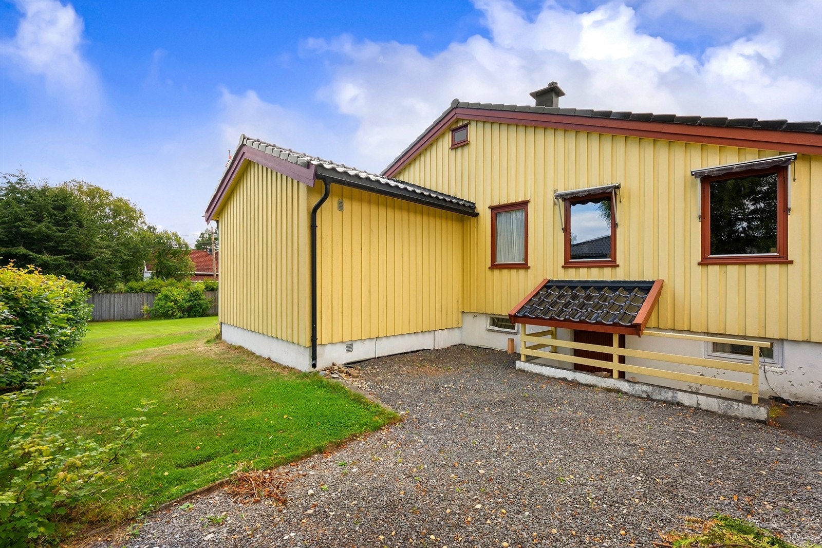Eiendommen ligger i et rolig og etablert nabolag. Galleribilde