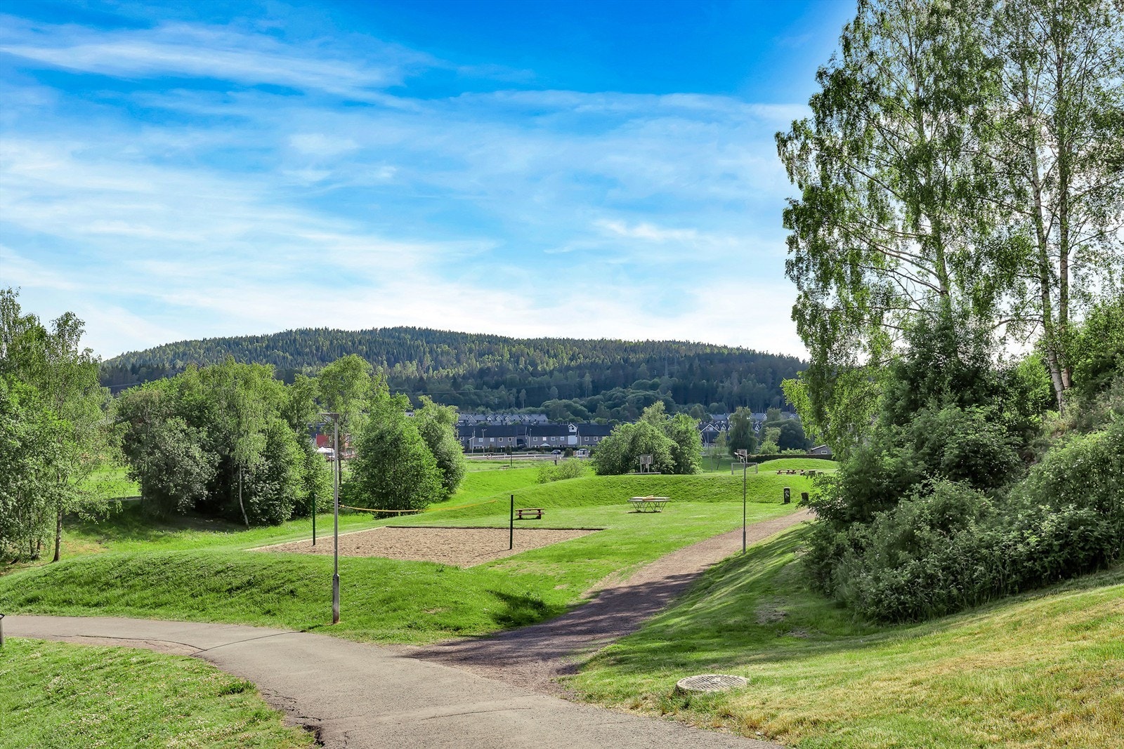 Østmarka ligger rett i nærheten og byr på flotte naturopplevelser og rekreasjonsmuligheter året rundt. Galleribilde