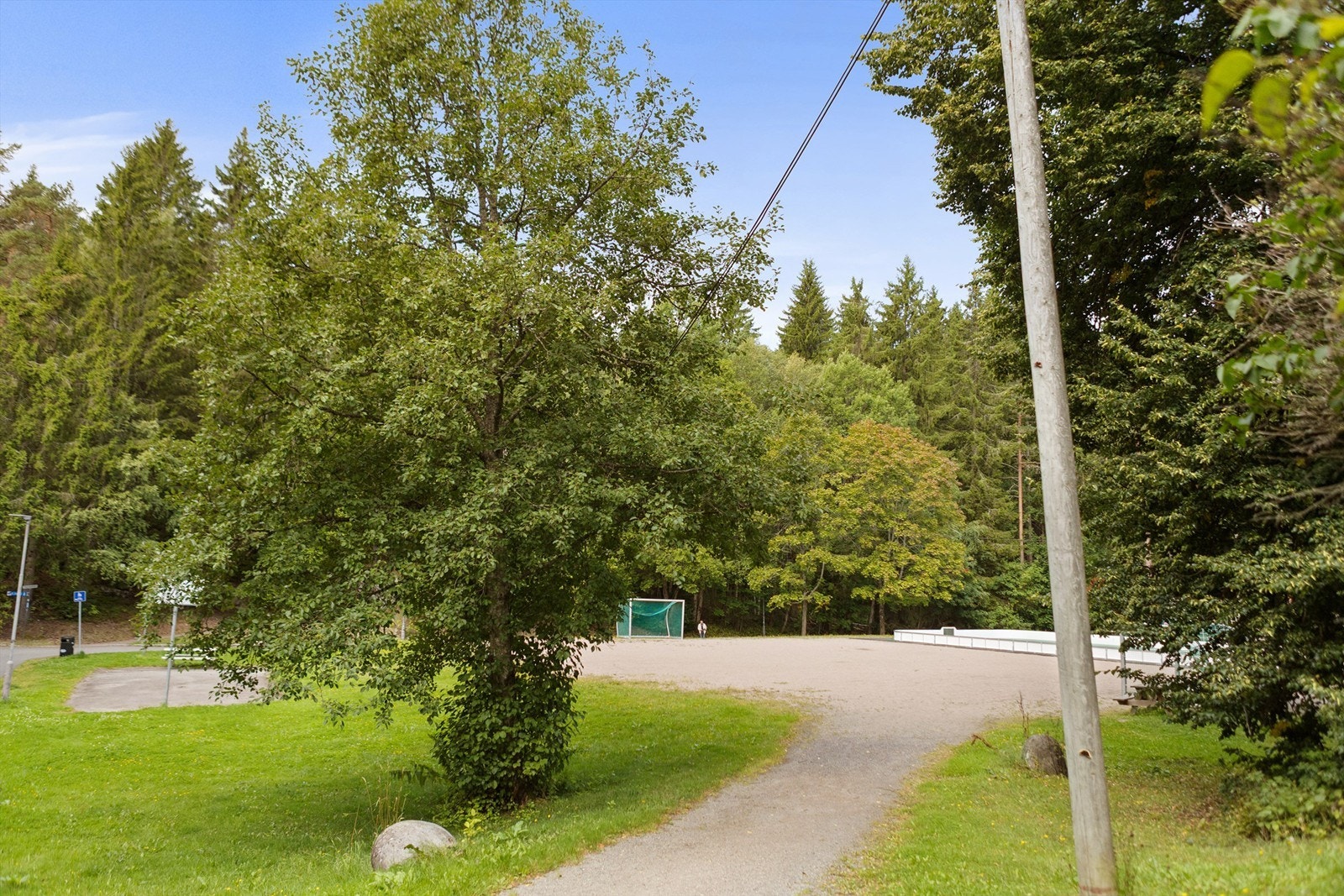 Med skogen like ved er veien kort til turstier og lysløyper for små og store turer gjennom hele året. Galleribilde