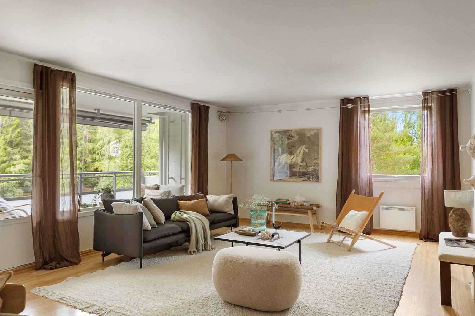 Nora Larsen Rørvik v/Krogsveen Hasle har gleden av å presentere Pionerstien 8, en romslig 3-roms andelsleilighet med skjermet beliggenhet og skogen som nærmeste nabo.
Foto: Henrik Eriksen, Fotostallen Galleribilde