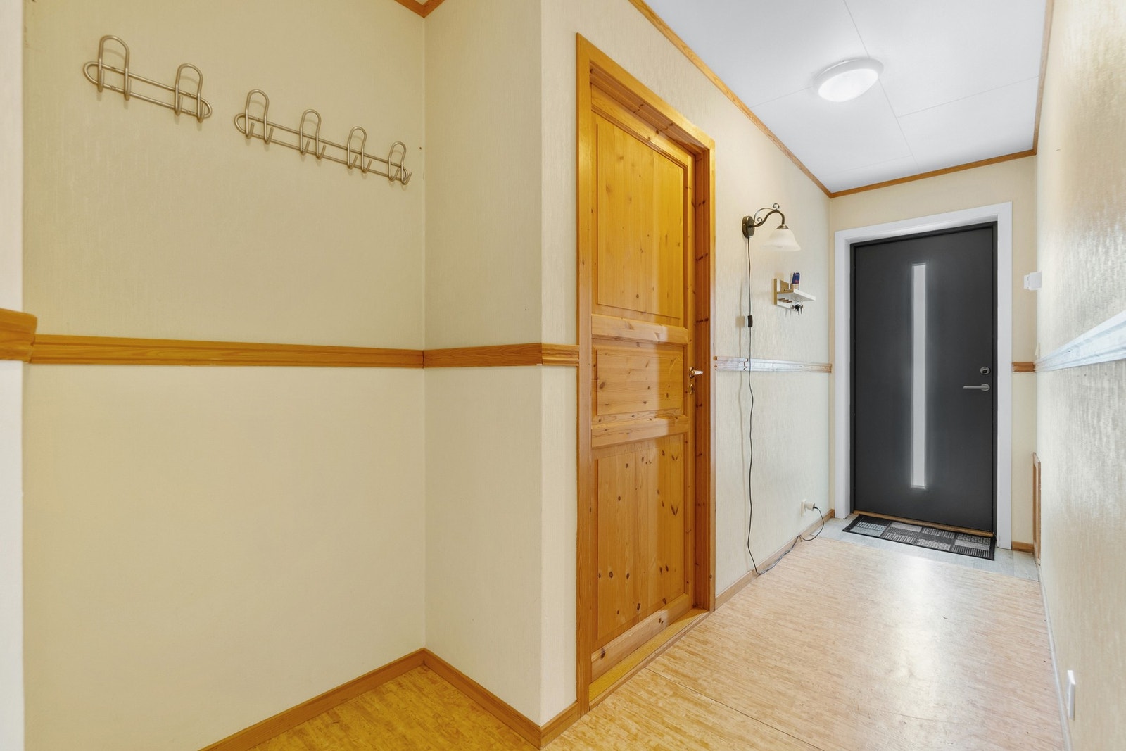Kjelleretasjen er innredet som en egen boenhet med egen entré. Galleribilde