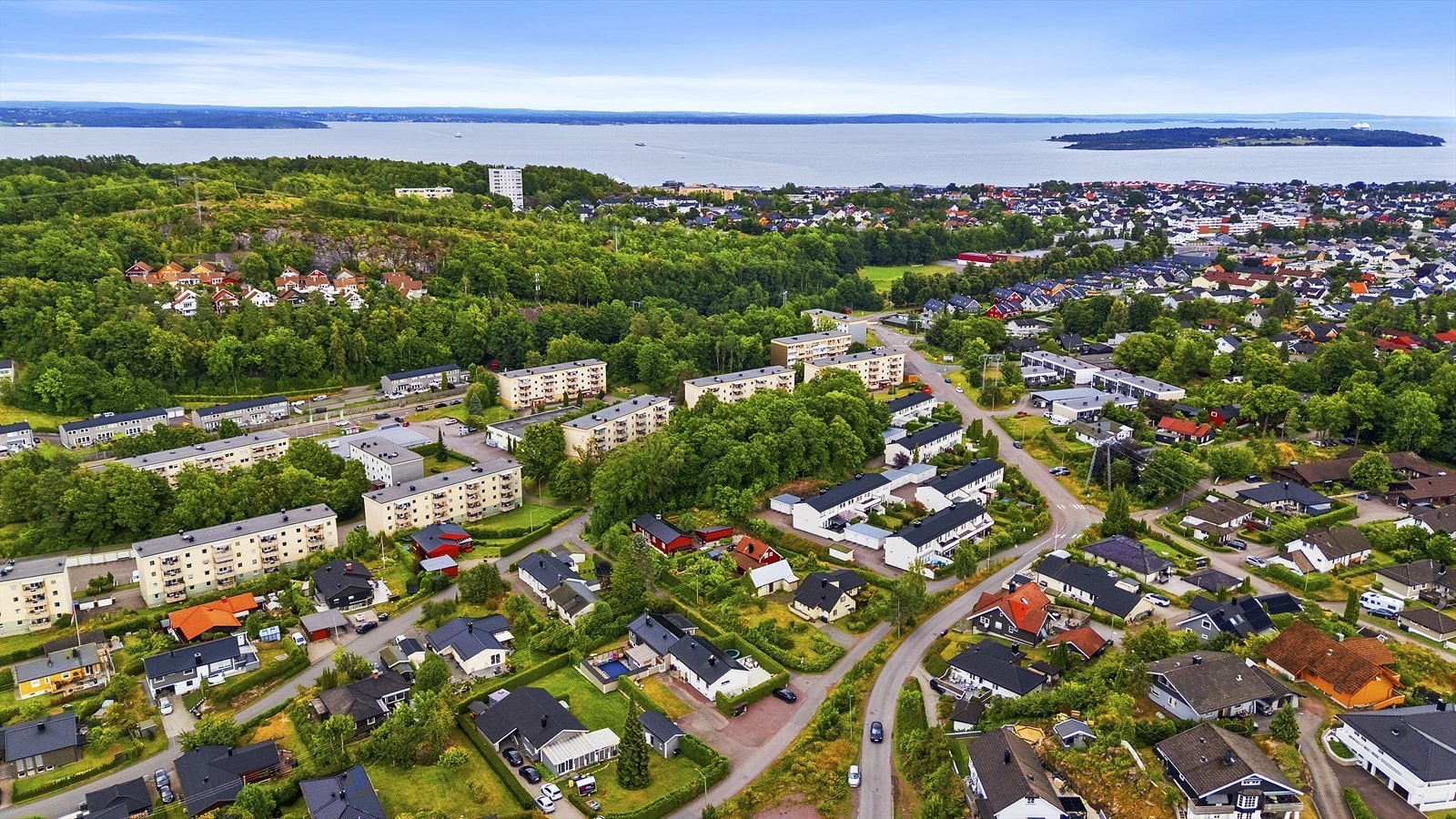 Området er variert med både skog, vann, utsiktspunkter og historiske kulturminner, og det gir gode muligheter for både rolige spaserturer og lengre treningsturer. Galleribilde