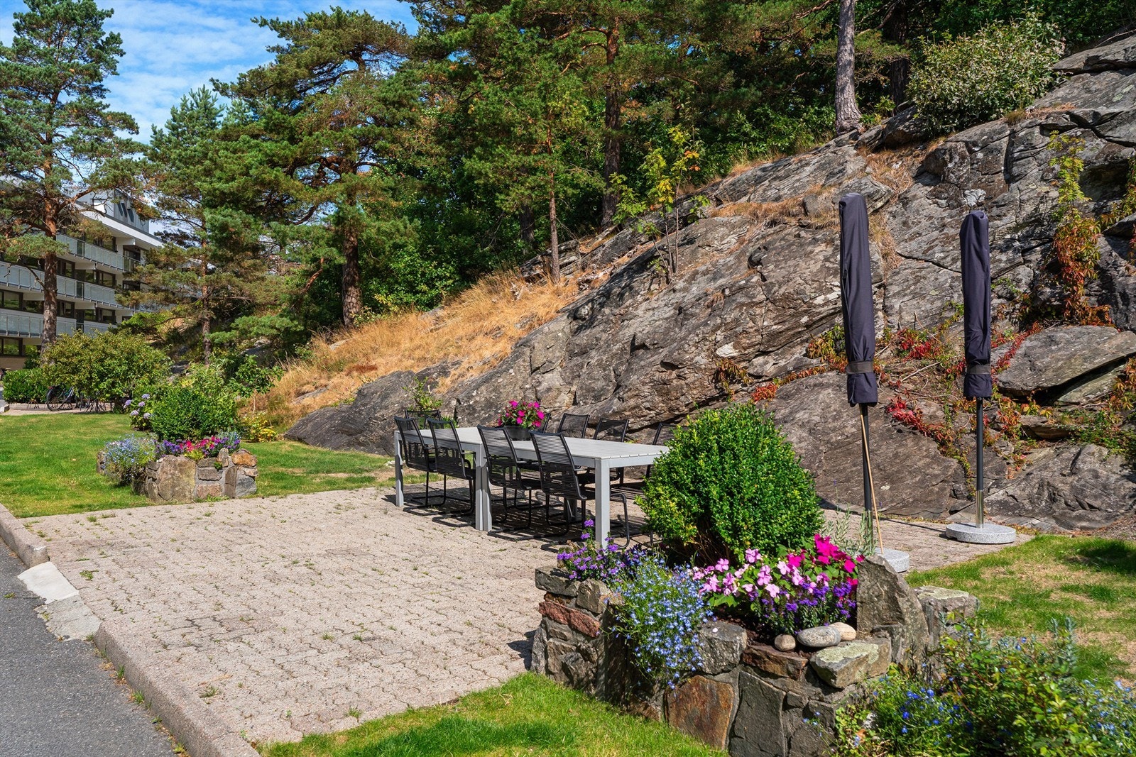 Sitteplasser som kan benyttes av beboerne. Galleribilde