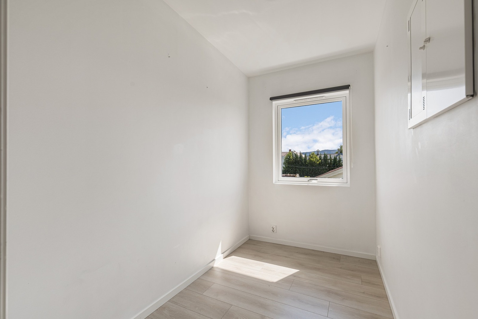 Soverom 2 passer fint til kontor, barnerom eller gjesterom. Galleribilde