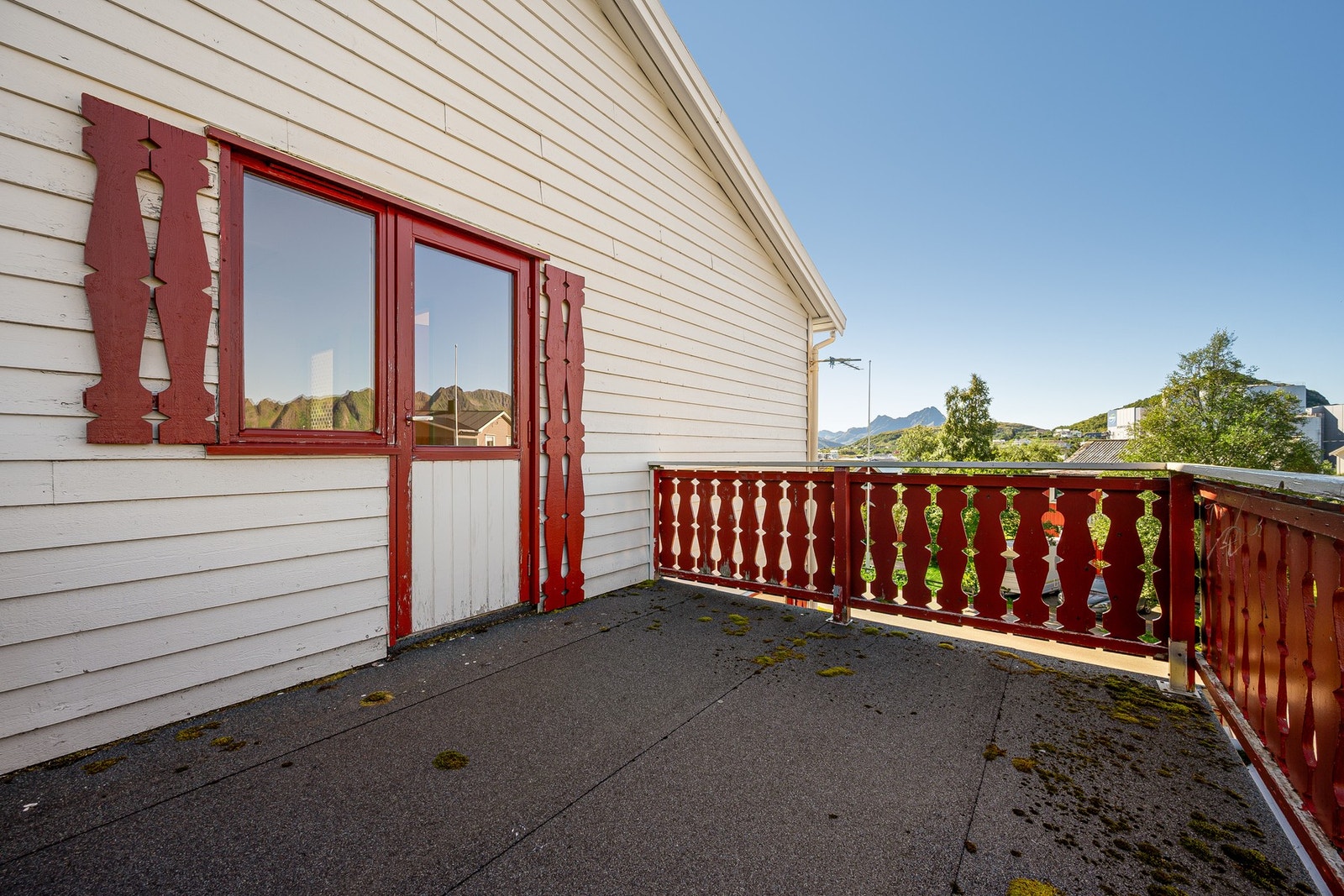 Balkong med utgang fra 2. etasje. Galleribilde