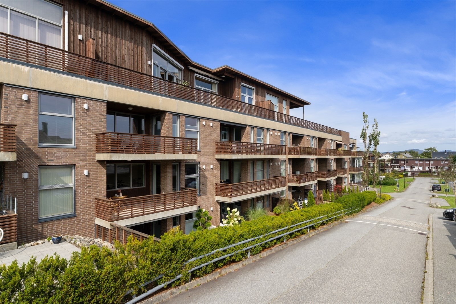 Sentrumsnær selveierleilighet i et etablert boligområde på Brynehaugen. Galleribilde